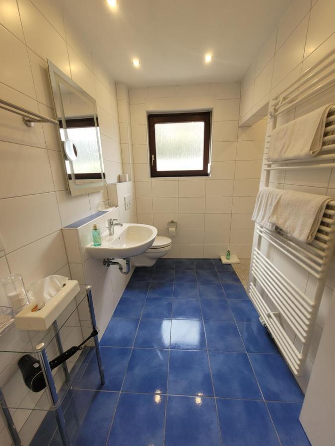 Gaestehaus Burgberg, Weinhaus Fries Kattenes المظهر الخارجي الصورة