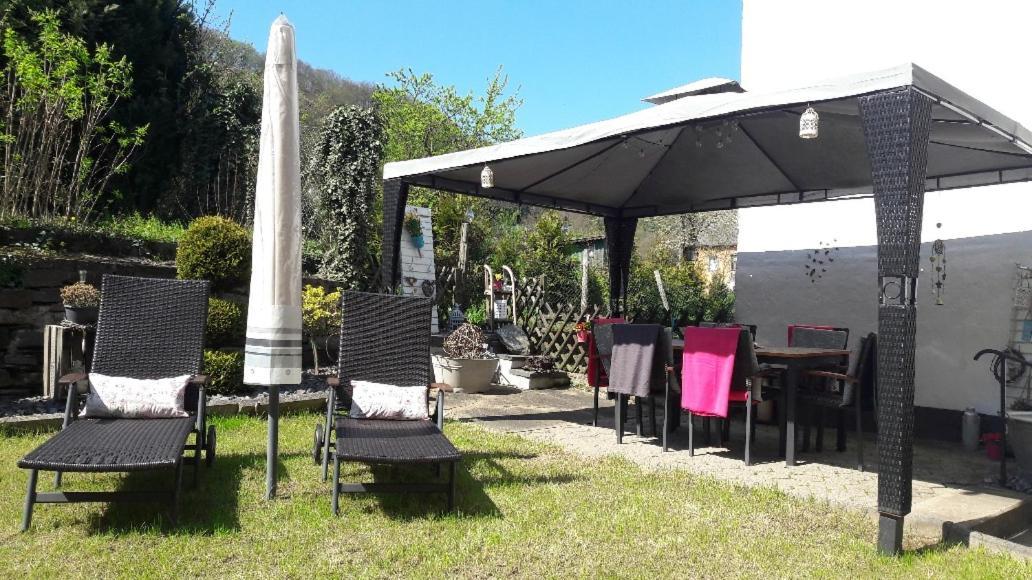 Gaestehaus Burgberg, Weinhaus Fries Kattenes المظهر الخارجي الصورة