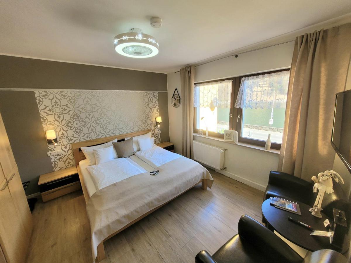 Gaestehaus Burgberg, Weinhaus Fries Kattenes المظهر الخارجي الصورة