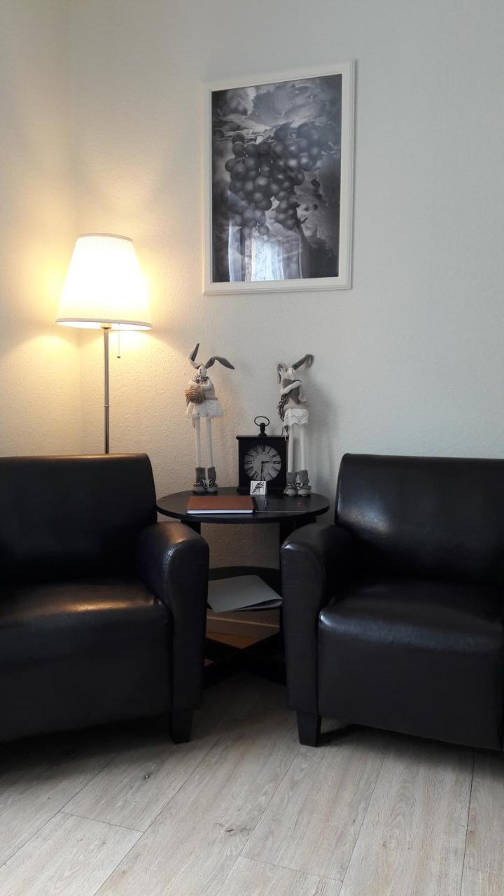 Gaestehaus Burgberg, Weinhaus Fries Kattenes المظهر الخارجي الصورة