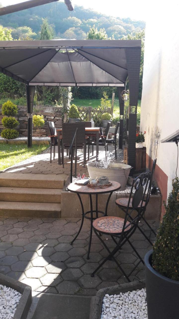 Gaestehaus Burgberg, Weinhaus Fries Kattenes المظهر الخارجي الصورة