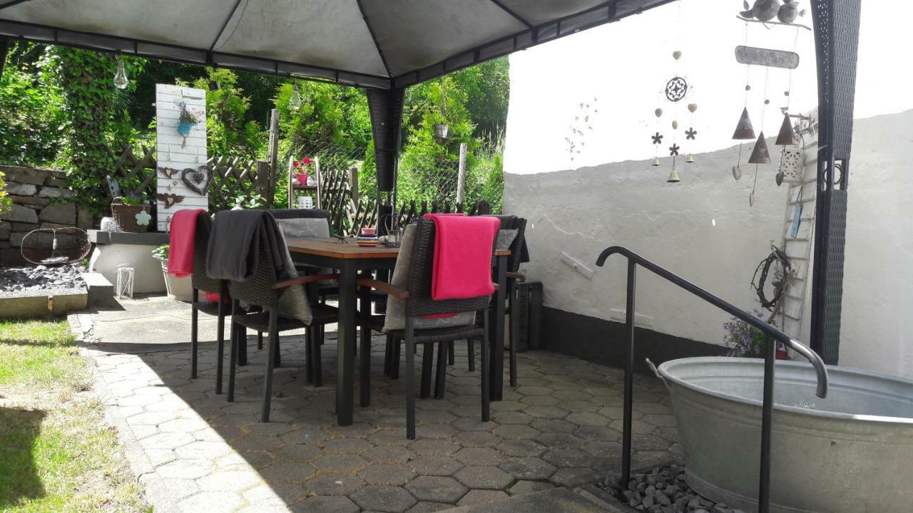 Gaestehaus Burgberg, Weinhaus Fries Kattenes المظهر الخارجي الصورة